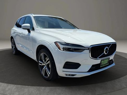 Used 2021 Volvo XC60 T5 Momentum w/ Premium Package FWD image 4