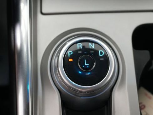 Used 2022 Ford Explorer XLT w/ Equipment Group 202A AWD/4WD image 17