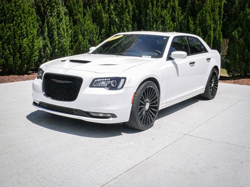Used 2023 Chrysler 300 S RWD image 5