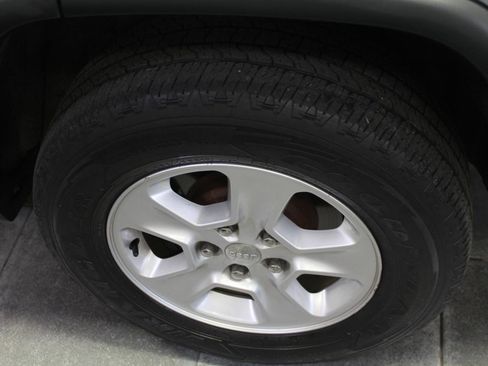 Used 2014 Jeep Grand Cherokee Laredo image 28