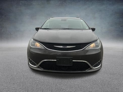 Used 2019 Chrysler Pacifica Touring-L w/ Advanced Safetytec Group image 10