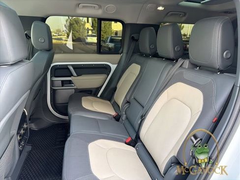 Used 2024 Land Rover Defender 130 X-Dynamic SE image 20