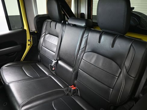 Used 2023 Jeep Wrangler Unlimited Sahara image 37