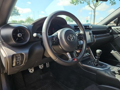 Used 2024 Toyota GR86 Premium RWD image 9