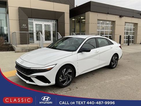 Used 2025 Hyundai Elantra Sport image 1