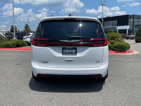 Used 2025 Chrysler Pacifica Select AWD/4WD image 6
