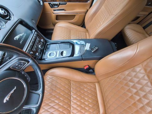 Used 2019 Jaguar XJ L Portfolio RWD image 13