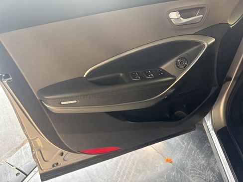 Used 2017 Hyundai Santa Fe SE image 13