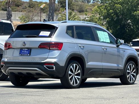 Used 2023 Volkswagen Taos SE FWD image 3