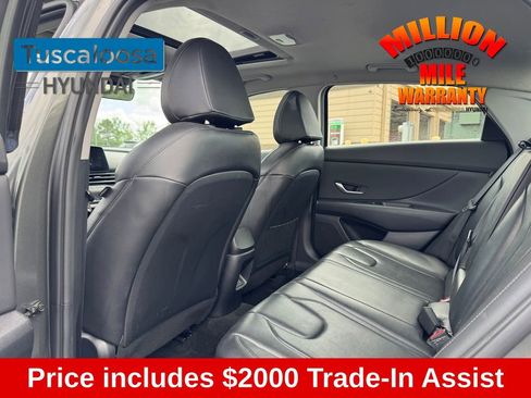 Used 2024 Hyundai Elantra Limited image 17