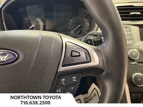 Used 2017 Ford Fusion SE image 31