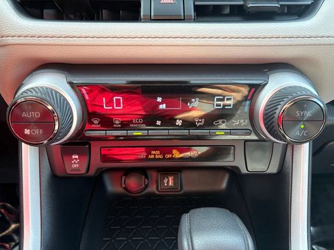 Certified 2025 Toyota RAV4 XLE AWD/4WD image 27