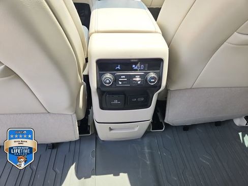 Certified 2021 GMC Acadia Denali w/ Denali Technology Package FWD image 13