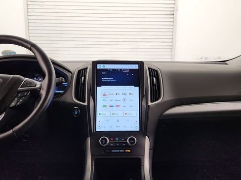 Used 2022 Ford Edge SEL image 13
