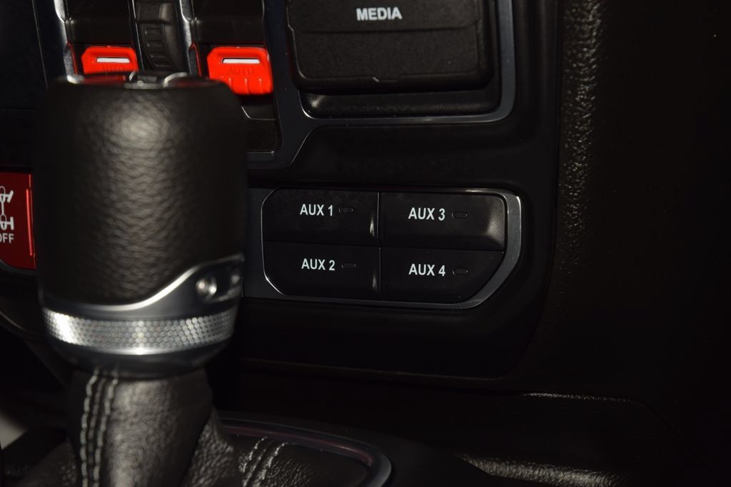 Used 2025 Jeep Gladiator Rubicon w/ Safety Group AWD/4WD image 36