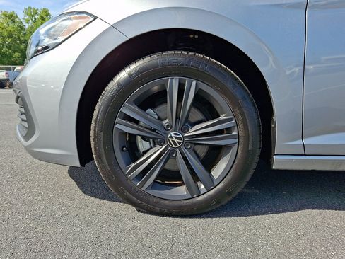 Used 2024 Volkswagen Jetta SE w/ Panoramic Sunroof Package FWD image 9