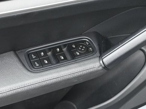 Used 2024 Porsche Cayenne AWD/4WD image 15