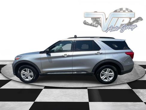 Used 2021 Ford Explorer XLT w/ Equipment Group 202A AWD/4WD image 9