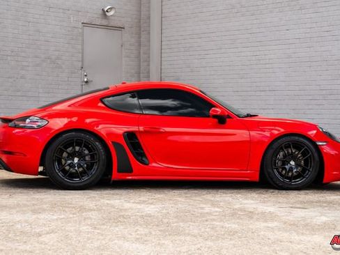 Used 2018 Porsche 718 Cayman RWD image 11
