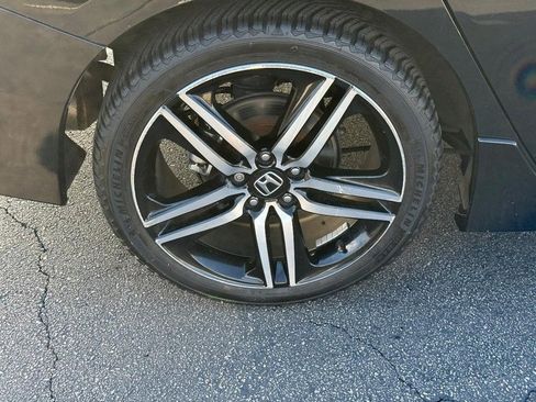 Used 2017 Honda Accord Sport image 8