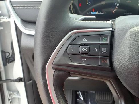 Used 2023 Jeep Grand Cherokee Altitude AWD/4WD image 16