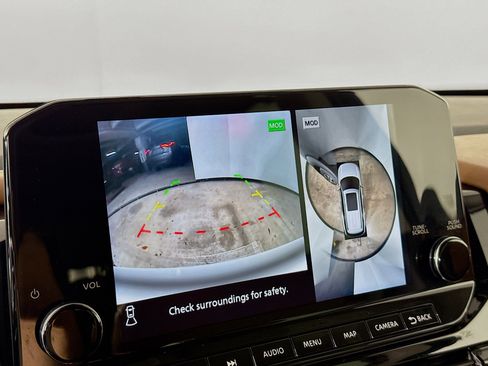 Used 2023 Nissan Pathfinder Platinum image 16