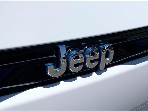 Used 2023 Jeep Grand Cherokee 4WD 4xe w/ Luxury Tech Group II image 9