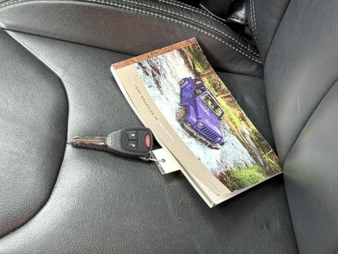 Used 2018 Jeep Wrangler Unlimited Rubicon w/ Connectivity Group image 36