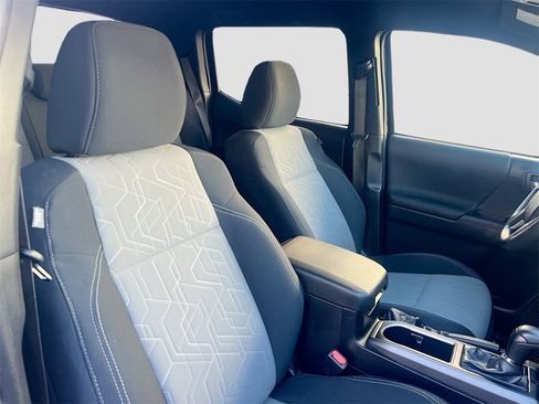 Used 2023 Toyota Tacoma TRD Off-Road image 26