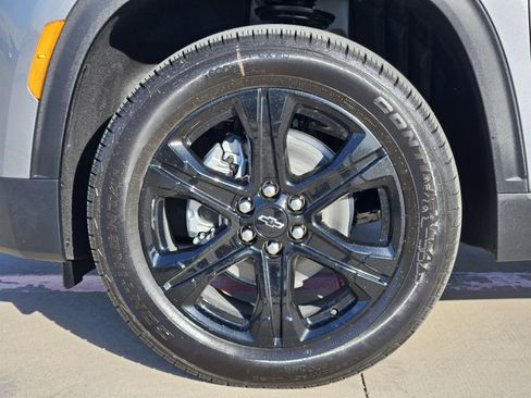 New 2027 Chevrolet Traverse LT w/ Midnight/Sport Edition FWD image 12