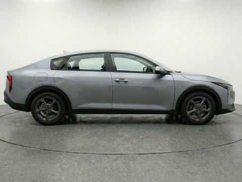 Used 2025 Kia K4 LXS image 11