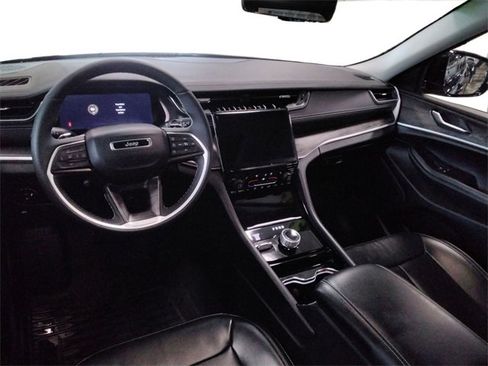 Used 2023 Jeep Grand Cherokee Limited w/ Luxury Tech Group II image 32