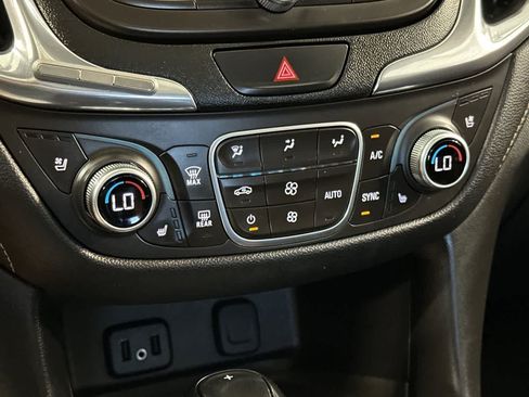 Used 2018 Chevrolet Equinox Premier FWD image 25