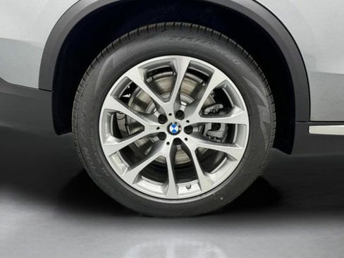 New 2026 BMW X5 xDrive50e image 9