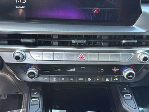 Used 2024 Kia Telluride S image 25