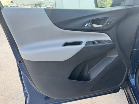 Used 2022 Chevrolet Equinox LS FWD image 4