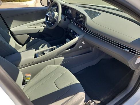 New 2026 Hyundai Elantra Hybrid FWD image 21