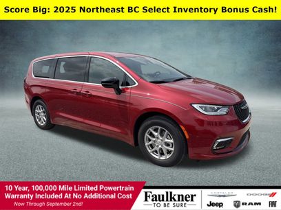 New 2025 Chrysler Pacifica Select