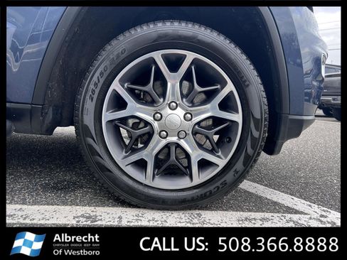 Used 2021 Jeep Grand Cherokee Limited w/ Sun & Sound Group image 34