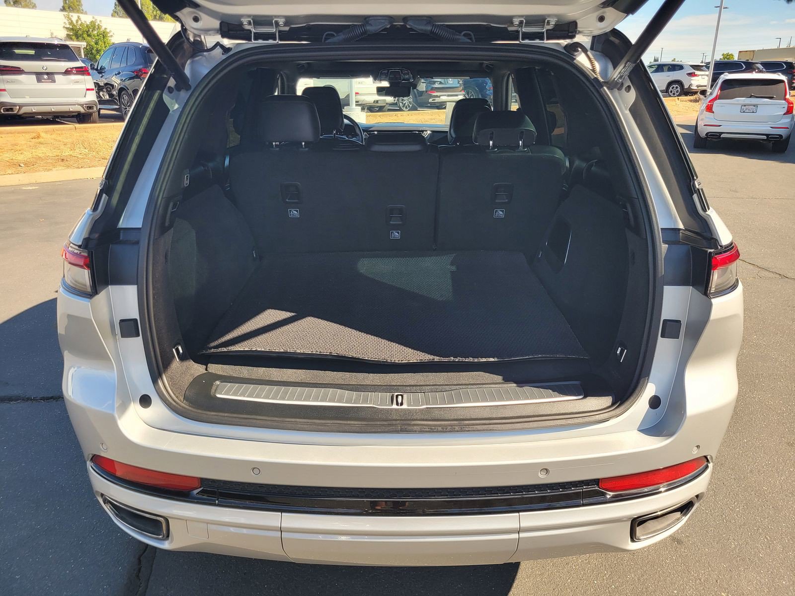 Used 2023 Jeep Grand Cherokee Summit AWD/4WD image 7