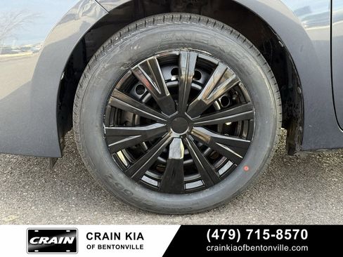 Used 2018 Toyota Corolla LE image 32