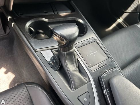 Used 2020 Lexus UX 200 w/ Premium Package FWD image 8