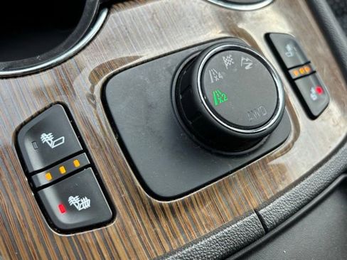 Used 2020 GMC Acadia SLE w/ Driver Convenience Package image 28