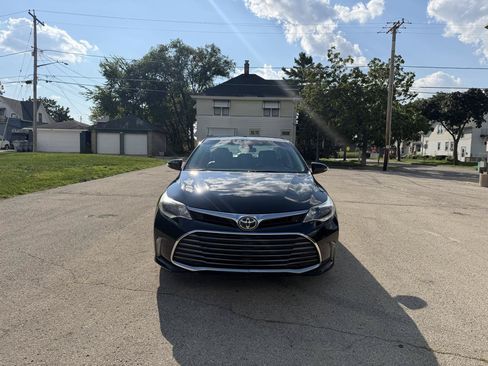 Used 2018 Toyota Avalon XLE FWD image 2