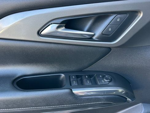 Certified 2024 Chevrolet Traverse LT image 11