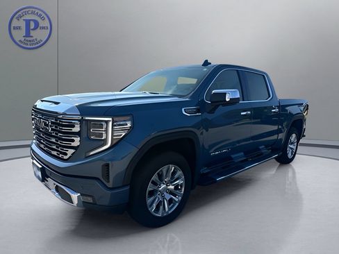 Used 2024 GMC Sierra 1500 Denali w/ Technology Package AWD/4WD image 3