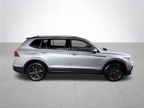 Certified 2024 Volkswagen Tiguan SE w/ Panoramic Sunroof Package AWD/4WD image 6