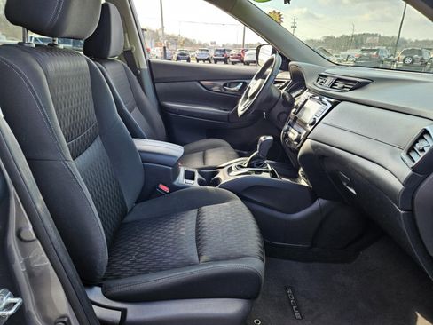 Used 2018 Nissan Rogue SV image 10