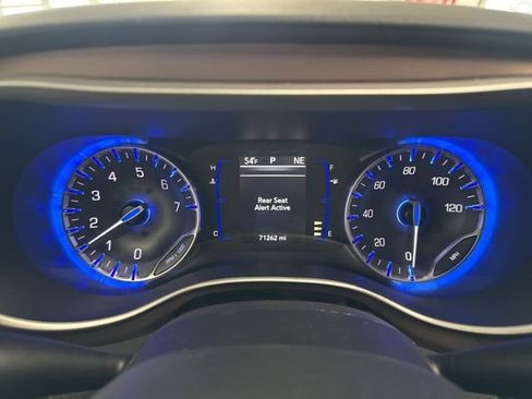 Used 2023 Chrysler Voyager LX image 34