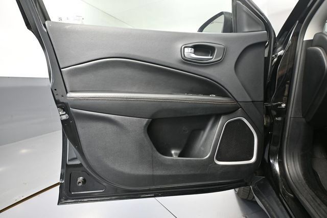 Used 2017 Jeep Compass Limited w/ Navigation Group AWD/4WD image 13